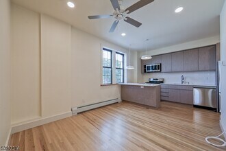 37 N Dean St in Englewood, NJ - Building Photo - Building Photo