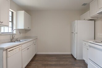 1321 Burgess Dr in Tallahassee, FL - Foto de edificio - Building Photo