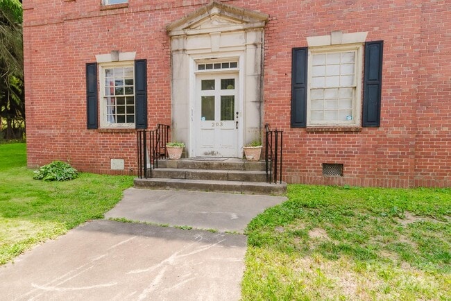 203 W Liberty St in York, SC - Building Photo - Building Photo