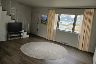 3424 Kimberly Downs Rd in Davenport, IA - Building Photo - Building Photo