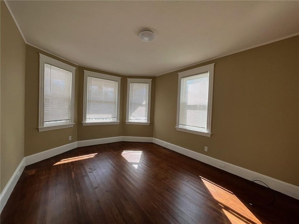 11 Roma St in Bristol, RI - Building Photo