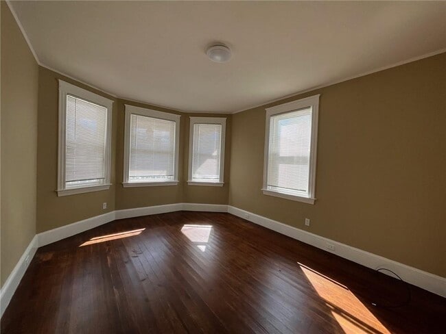 property at 11 Roma St