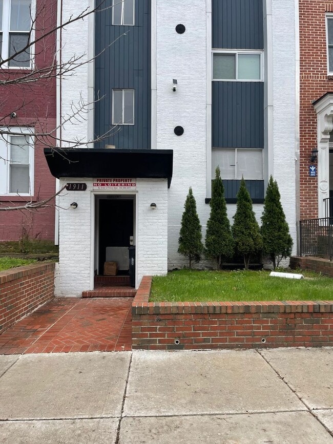 property at 1911 W Baltimore St