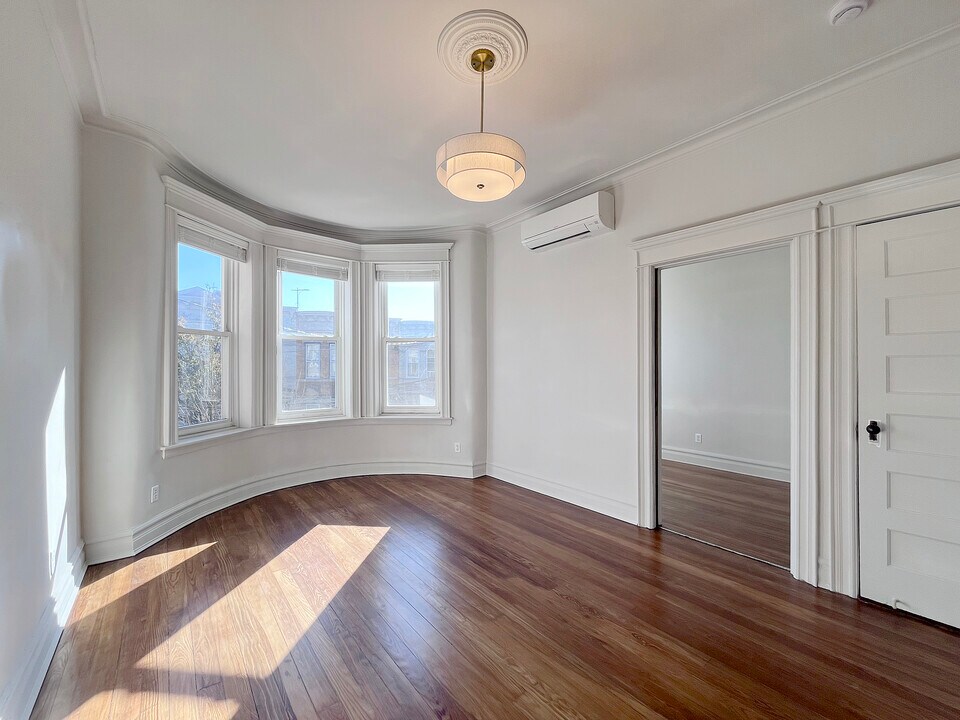6079 68th Ave in Ridgewood, NY - Building Photo