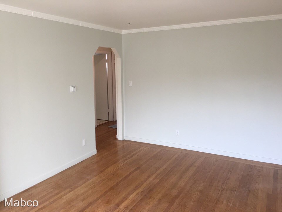 107 E Moltke St in Daly City, CA - Building Photo
