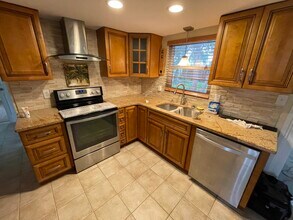 7040 Brentwood Dr in Port Richey, FL - Building Photo - Building Photo