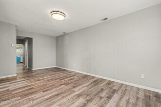 701 Tropic St in Titusville, FL - Foto de edificio - Building Photo