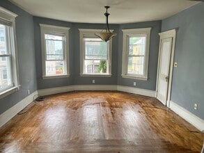 83 Nash Rd, Unit 2nd floor in New Bedford, MA - Building Photo - Building Photo