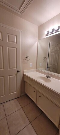 8007 Ellinger Ln photo'