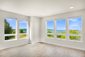 962 Peace Portal Dr in Blaine, WA - Foto de edificio - Building Photo