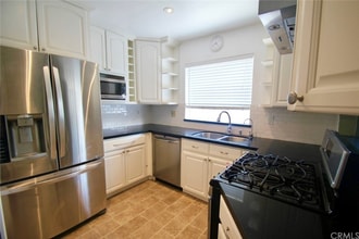 267 N Holliston Ave in Pasadena, CA - Foto de edificio - Building Photo