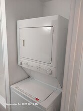 1011 SE Locust St in Dundee, OR - Building Photo - Building Photo