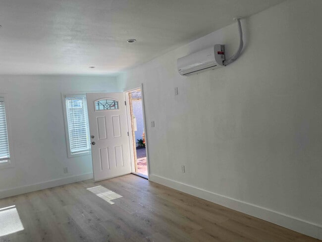 10900 Lillian Ln in South Gate, CA - Building Photo - Building Photo