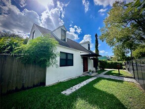 742 NW 50th St in Miami, FL - Building Photo - Building Photo