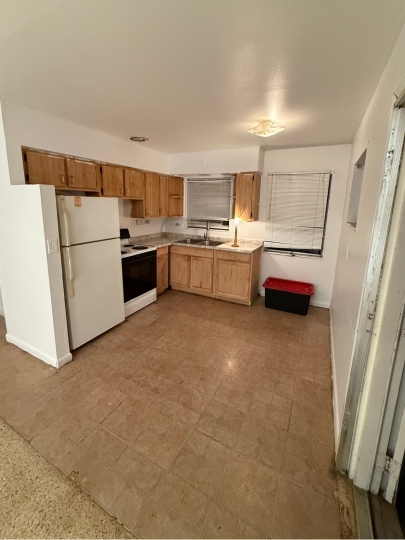 2421 Jeffcott St, Unit 2421 in Ft. Myers, FL - Building Photo - Building Photo