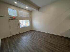 136 W San Ysidro Blvd in San Diego, CA - Building Photo - Building Photo