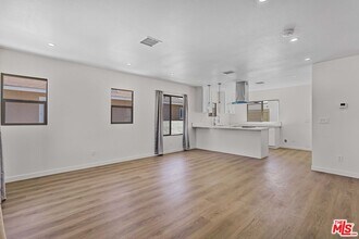 1622 W 66th St in Los Angeles, CA - Building Photo - Building Photo