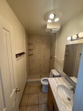 6561 Del Playa in Goleta, CA - Foto de edificio - Interior Photo