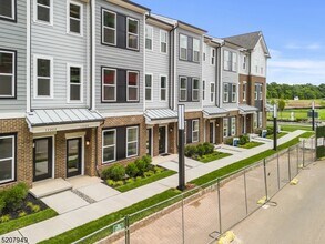 8 Jessica Ln in Union, NJ - Building Photo - Building Photo