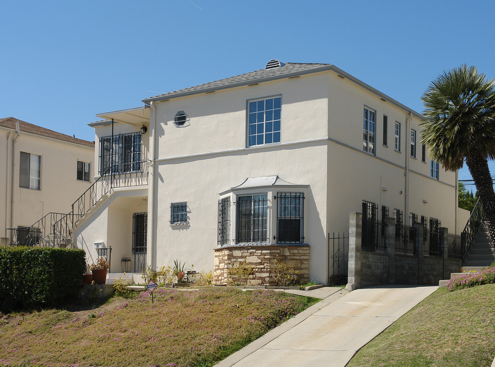 817 N Alexandria Ave in Los Angeles, CA - Building Photo