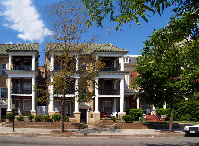 2516 W Grace St in Richmond, VA - Building Photo - Building Photo