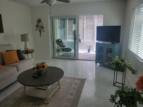 2950 SE Ocean Blvd, Unit 8-6 in Stuart, FL - Building Photo - Building Photo