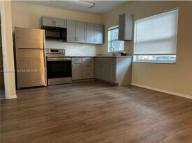 1720 Pierce St in Hollywood, FL - Building Photo