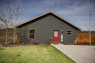 141 Rachel Ave in Ennis, MT - Building Photo