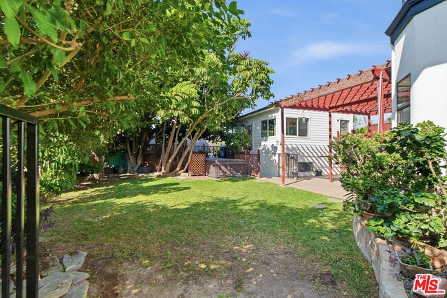 1301 Angelus Ave in Los Angeles, CA - Building Photo - Building Photo