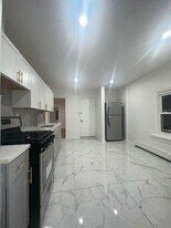 23 Valley Pl in Edgewater, NJ - Building Photo