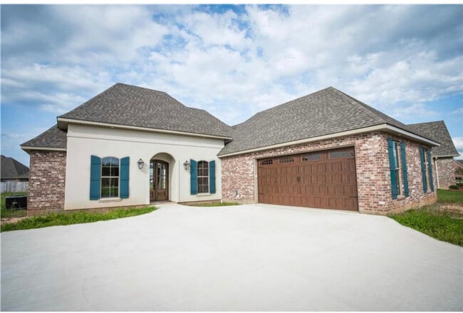 5906 Settlers Dr