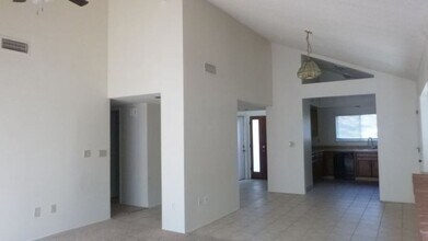 3717 Meade Ct in Bakersfield, CA - Building Photo - Building Photo