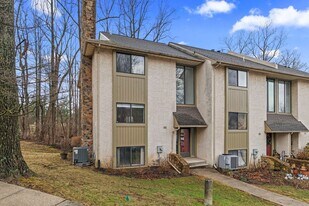 431 Lynetree Dr in West Chester, PA - Building Photo