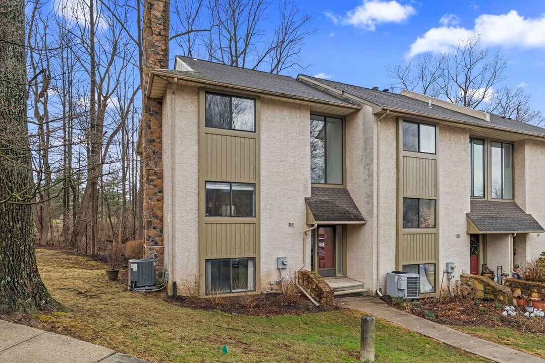 431 Lynetree Dr in West Chester, PA - Building Photo