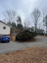 9 Fox Chase Rd in Asheville, NC - Building Photo - Building Photo