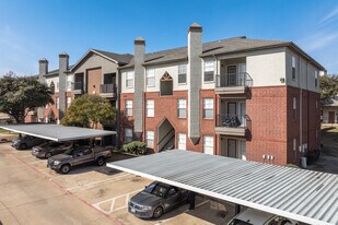 Saratoga in Lewisville, TX - Building Photo