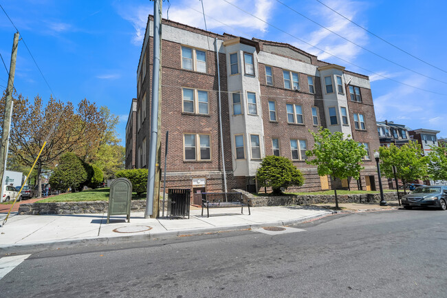 Adams Court Apartments in Wilmington, DE - Foto de edificio - Building Photo