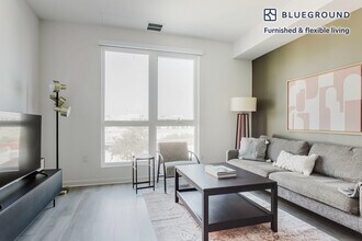 201 The Promenade N-Unit -FL4-ID1262 in Long Beach, CA - Building Photo - Building Photo