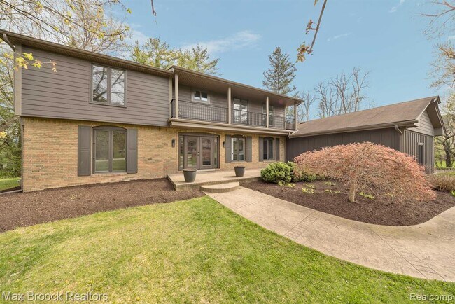 5240 Clarendon Crest St in Bloomfield Township, MI - Building Photo - Building Photo