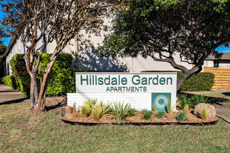 Hillsdale Garden Apartments in Richardson, TX - Foto de edificio - Building Photo