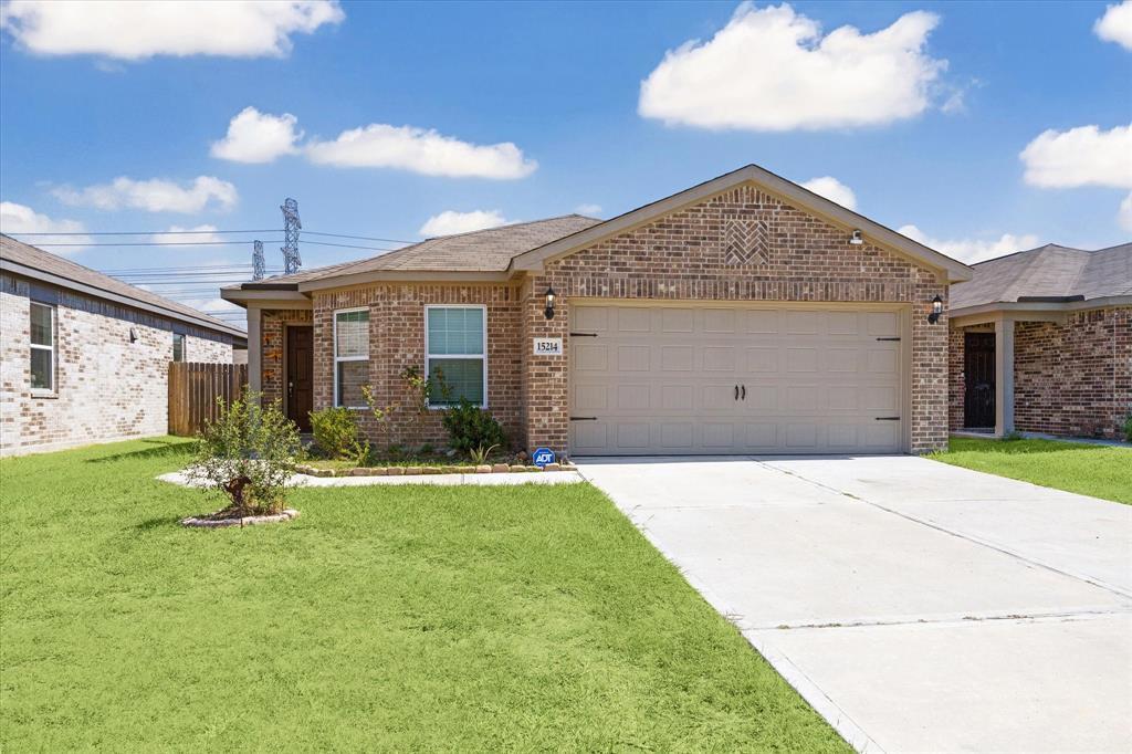 15214 Central Lakes Dr in Humble, TX - Building Photo