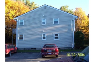 251 N Washington St in Belchertown, MA - Building Photo - Building Photo