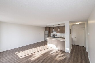 Yarmouth Apartments in Calgary, AB - Building Photo - Building Photo