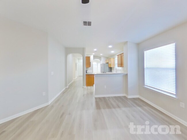 6614 Cougar Village in San Antonio, TX - Foto de edificio - Building Photo