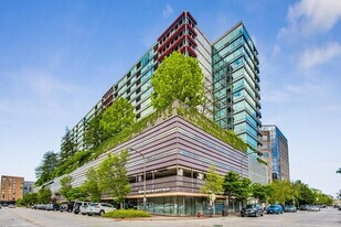 800 Elgin Rd in Evanston, IL - Building Photo