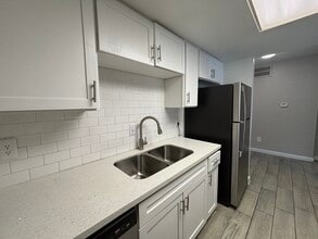 600 Nottingham Oaks Trail in Houston, TX - Building Photo - Building Photo