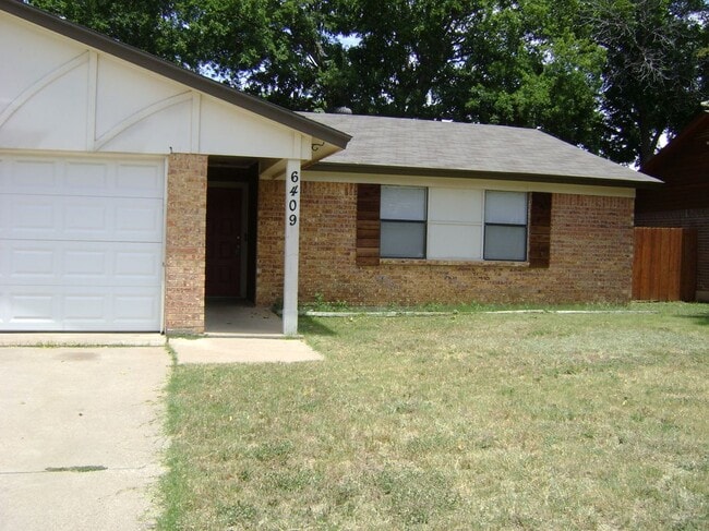 6409 Macarthur Dr in Watauga, TX - Building Photo - Building Photo