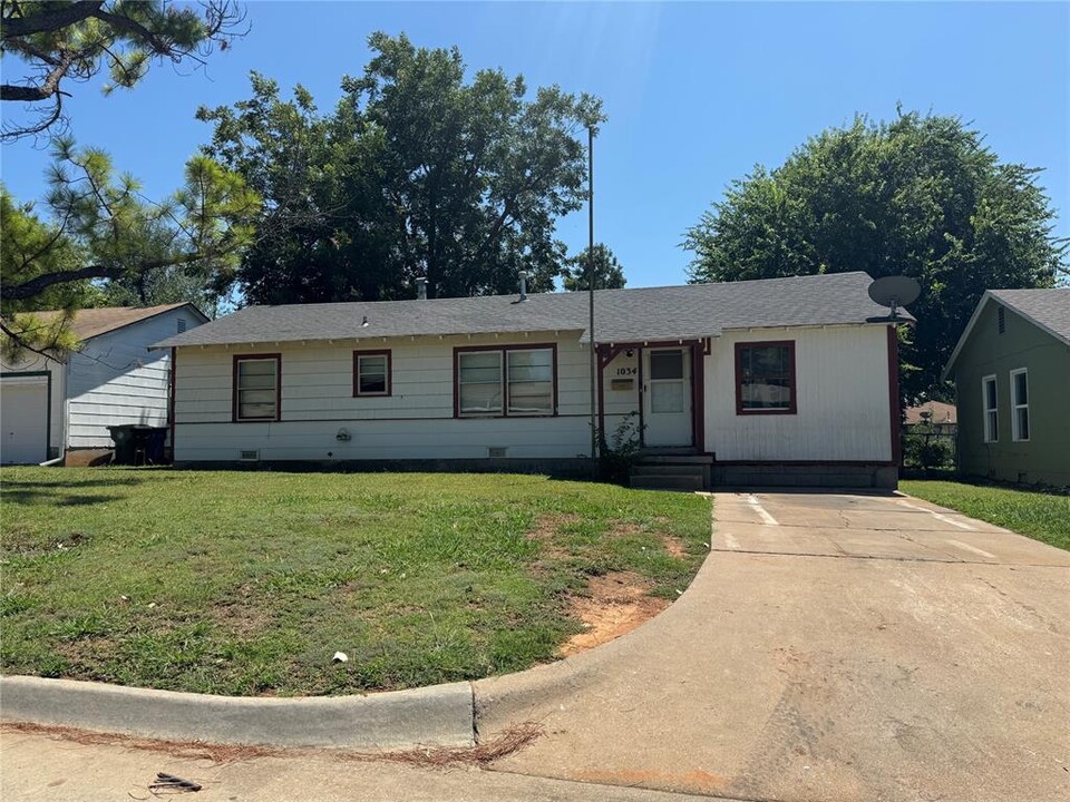 1034 Holly Ln in Oklahoma City, OK - Foto de edificio