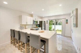 731 W Elkcam Cir in Marco Island, FL - Building Photo - Building Photo