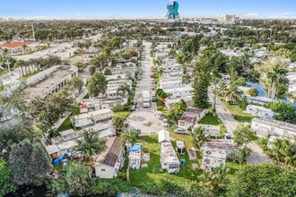 4732 SW 46th Ln in Davie, FL - Building Photo - Building Photo